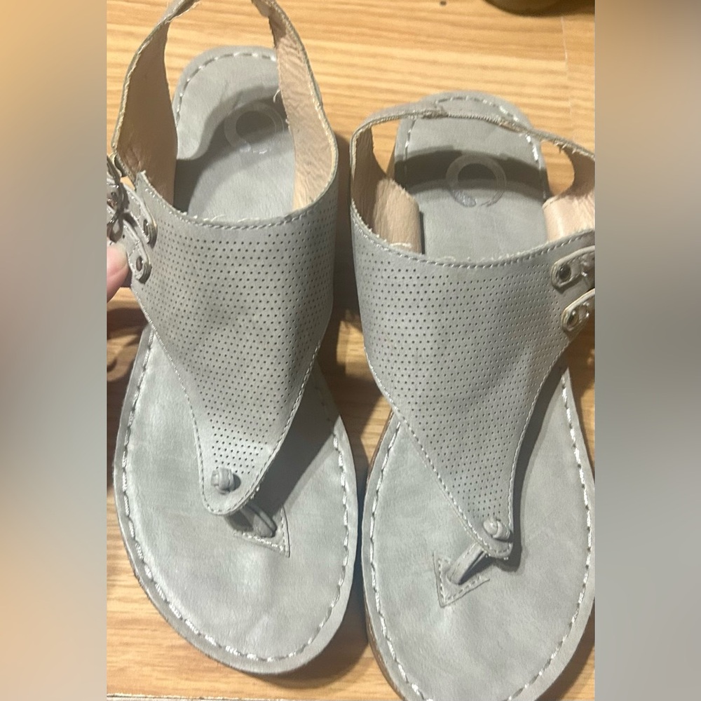 Ladies 8.5 blue Gray Perforated Women's thong wedge Sandals - Picture 5 of 7